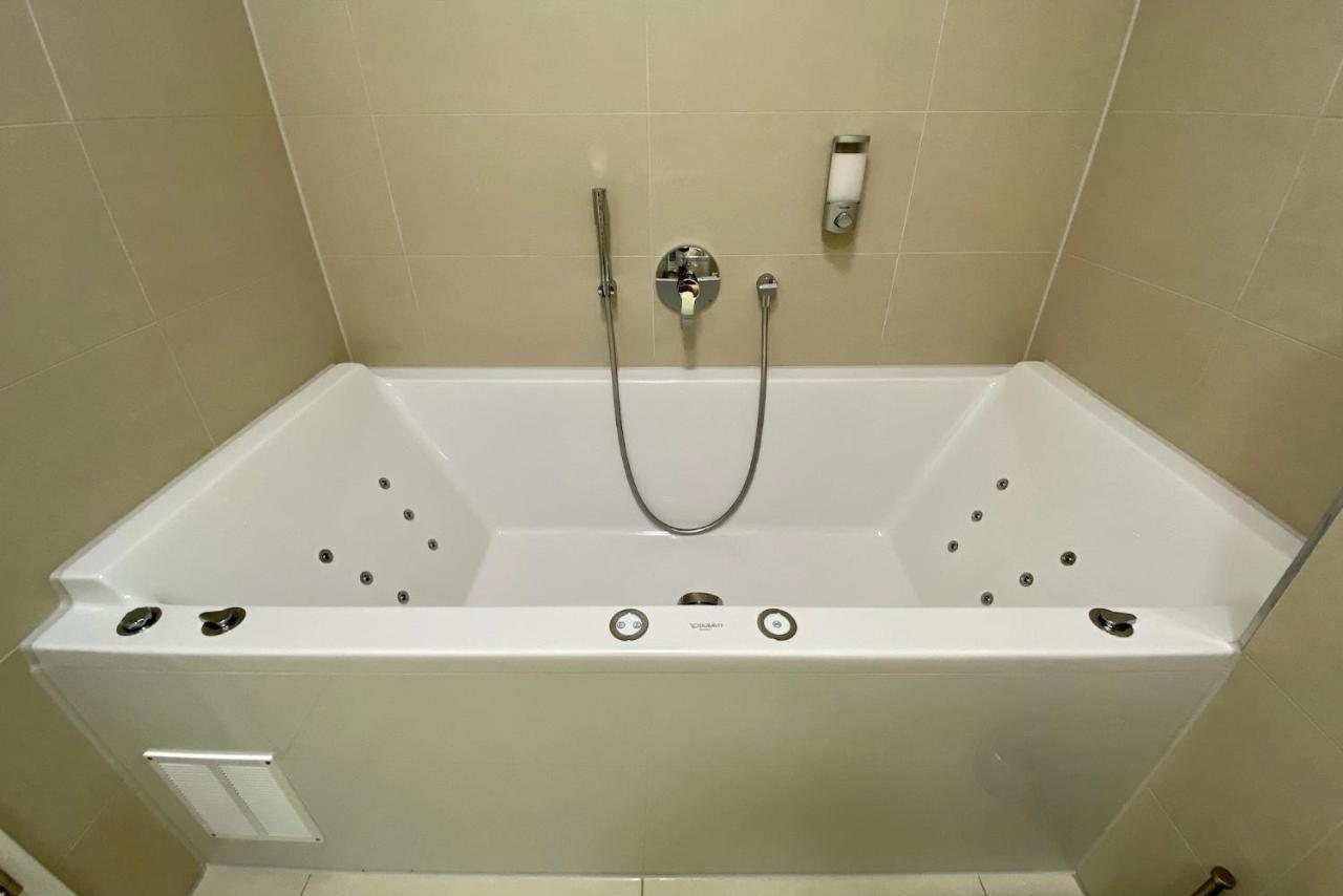 Alpen-Panorama Suite - Einzigartige Privatsuite Hoch Ueber Muenchen, 12Tes Og, Alpenblick, Loggia, Whirlpool, 15 Minuten Zum Zentrum, Ruhe Und Erholung In Der Stadt Muenchen Fuer Privat Und Geschaeftlich Reisende Экстерьер фото